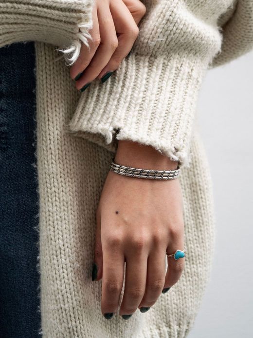 Indian Jewelry NAVAJO NARROW BANGLE / Type A