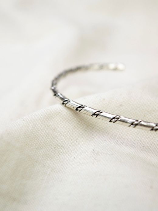 Indian Jewelry NAVAJO NARROW BANGLE / Type A