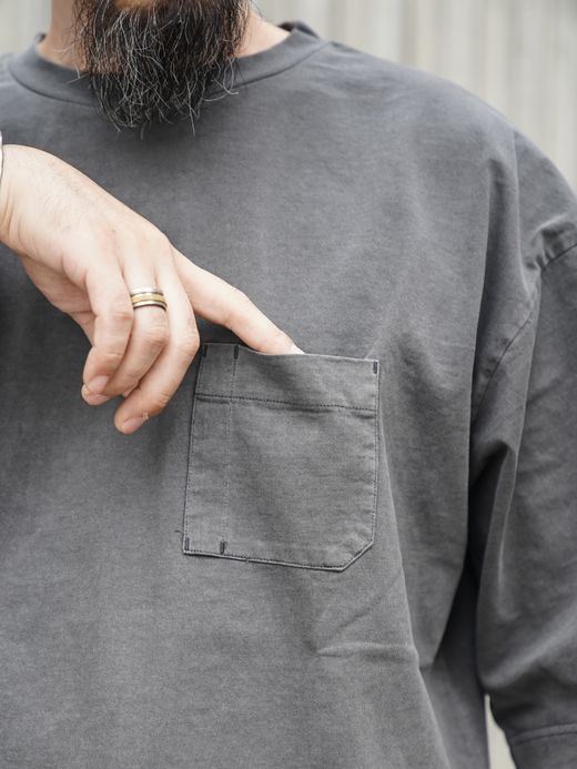 Audience ピグメント 米綿 8.45オンス グラスポケ付き C/N ボクシー TEE / Sumikuro