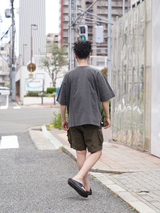 Audience ピグメント 米綿 8.45オンス グラスポケ付き C/N ボクシー TEE / Sumikuro