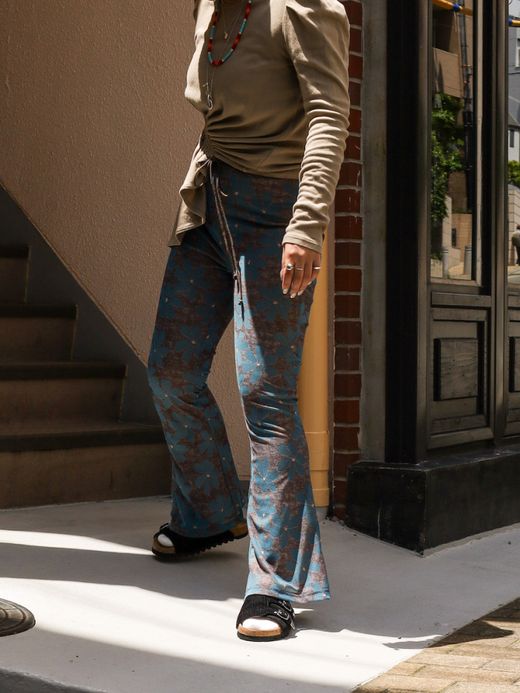 AMBERGLEAM FLOWER CUT FLARE PANTS / 3colors