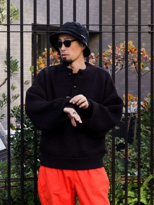 AMBERGLEAM WARM HENRY SWEATER / Black