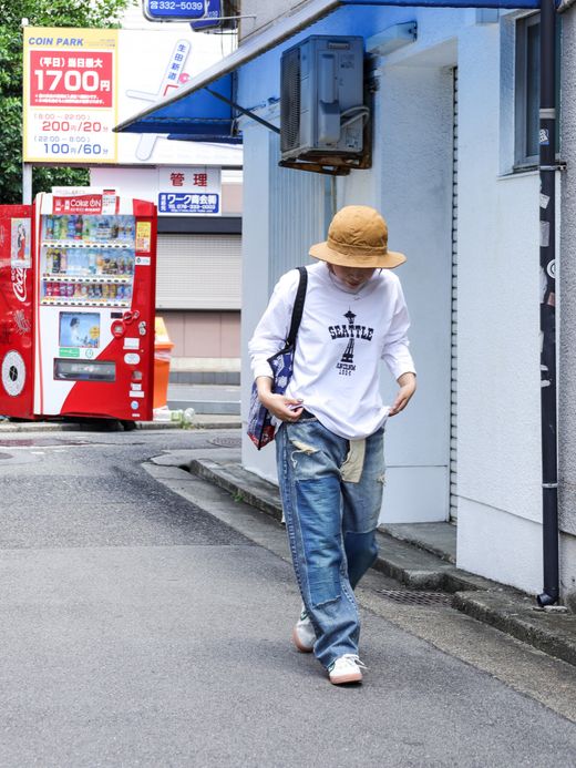 ANACHRONORM SPACE NEEDLE DAMAGED L/S T-S / White