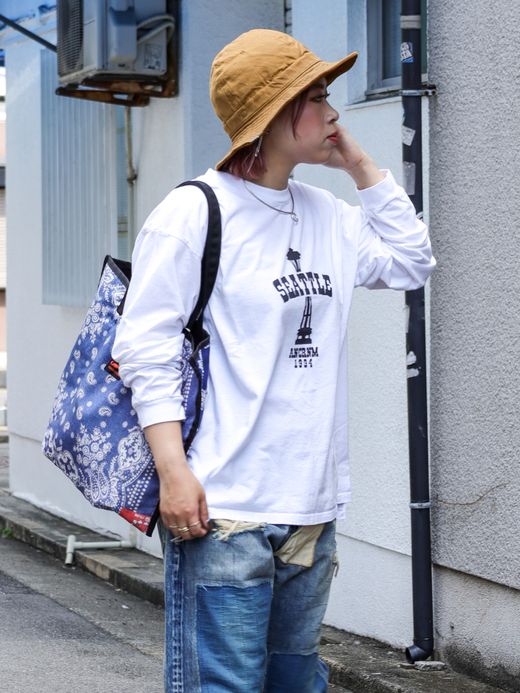 ANACHRONORM SPACE NEEDLE DAMAGED L/S T-S / White