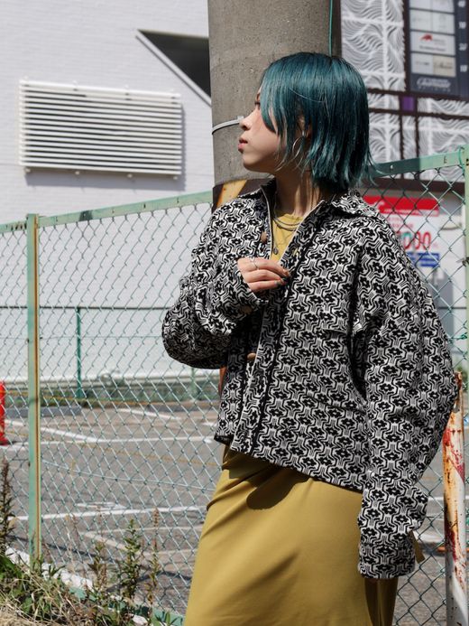AMBERGLEAM JACQUARD KNIT TRUCKER / Geometry