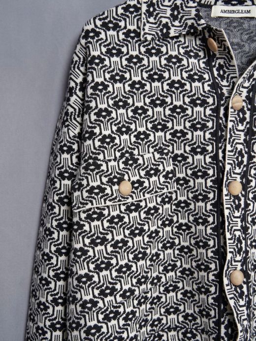 AMBERGLEAM JACQUARD KNIT TRUCKER / Geometry