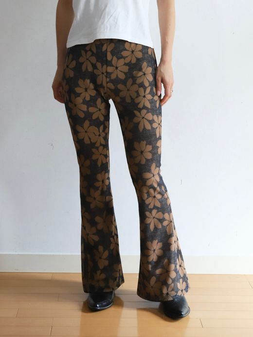 AMBERGLEAM FLOWER CUT FLARE PANTS / 2colors