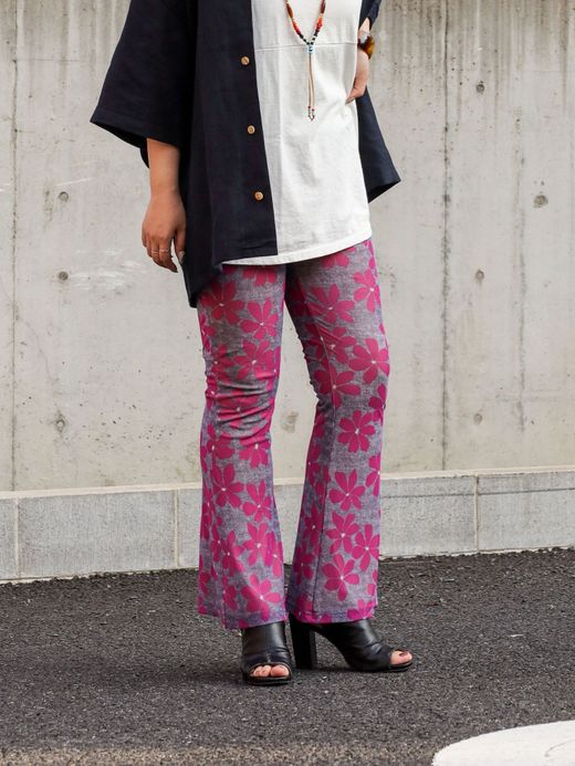 AMBERGLEAM FLOWER CUT FLARE PANTS / 2colors