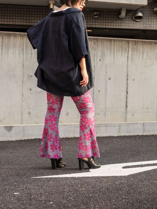 AMBERGLEAM FLOWER CUT FLARE PANTS / 2colors