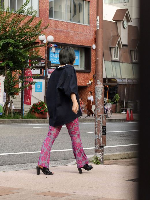 AMBERGLEAM FLOWER CUT FLARE PANTS / 2colors