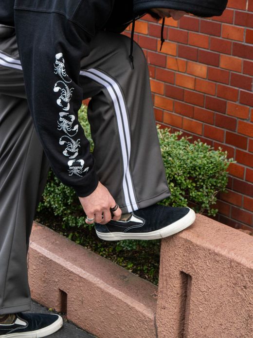 e.sen TONY / Charcoal