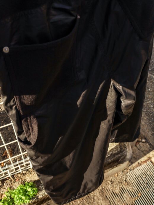 AMBERGLEAM GLOSSY HYBRID WORK PANTS / Black