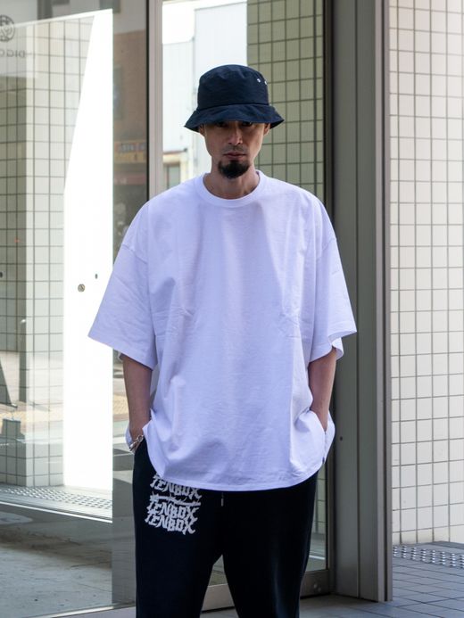 S.F.C SUPER BIG SIDE STRIPE TEE / White black