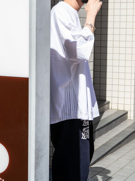 S.F.C SUPER BIG SIDE STRIPE TEE / White black
