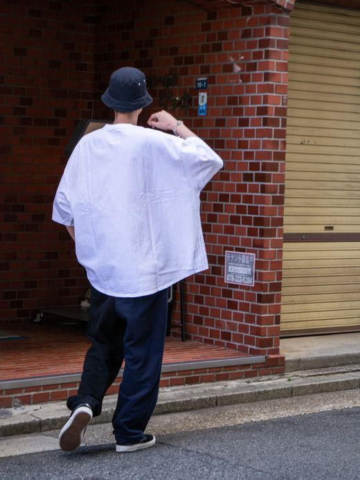 S.F.C SUPER BIG SIDE STRIPE TEE / White black
