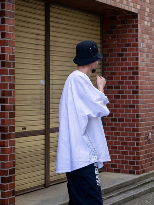 S.F.C SUPER BIG SIDE STRIPE TEE / White black