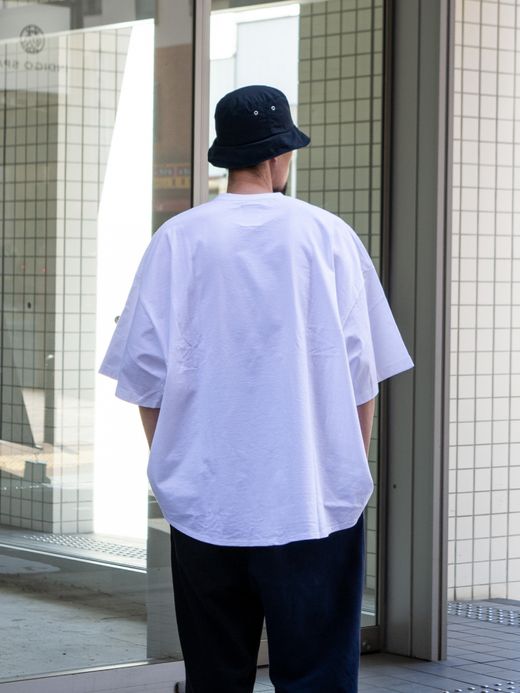 S.F.C SUPER BIG SIDE STRIPE TEE / White black