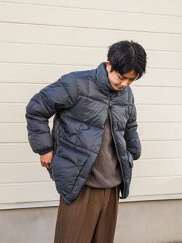 MOUNTAIN PACKABLE VOLUME DOWN JACKET / Dark gray
