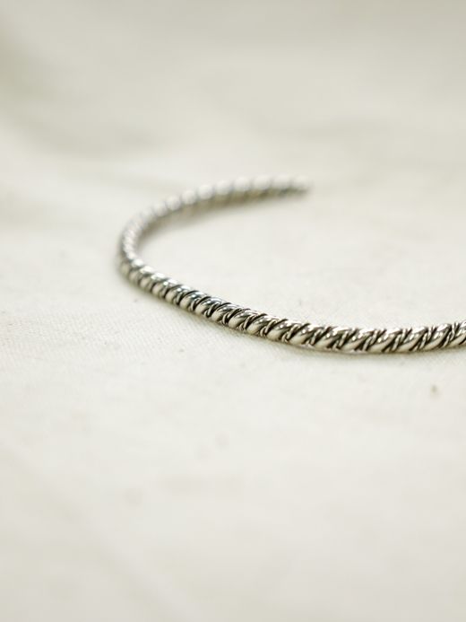 Indian Jewelry NAVAJO NARROW BANGLE / Twist