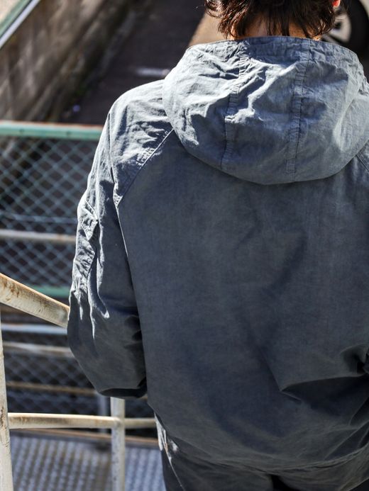 ANACHRONORM OVER DYED ANORAK PULLOVER JACKET / Navy