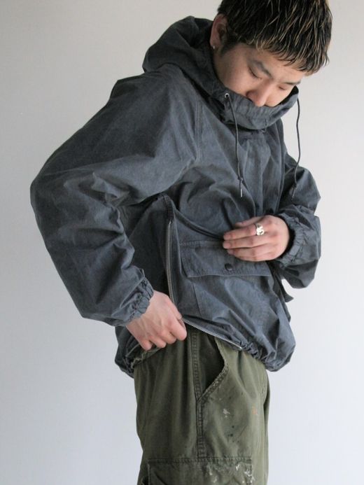 ANACHRONORM OVER DYED ANORAK PULLOVER JACKET / Navy