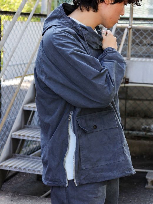 ANACHRONORM OVER DYED ANORAK PULLOVER JACKET / Navy