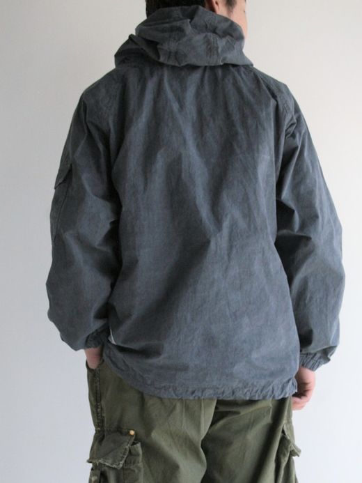 ANACHRONORM OVER DYED ANORAK PULLOVER JACKET / Navy