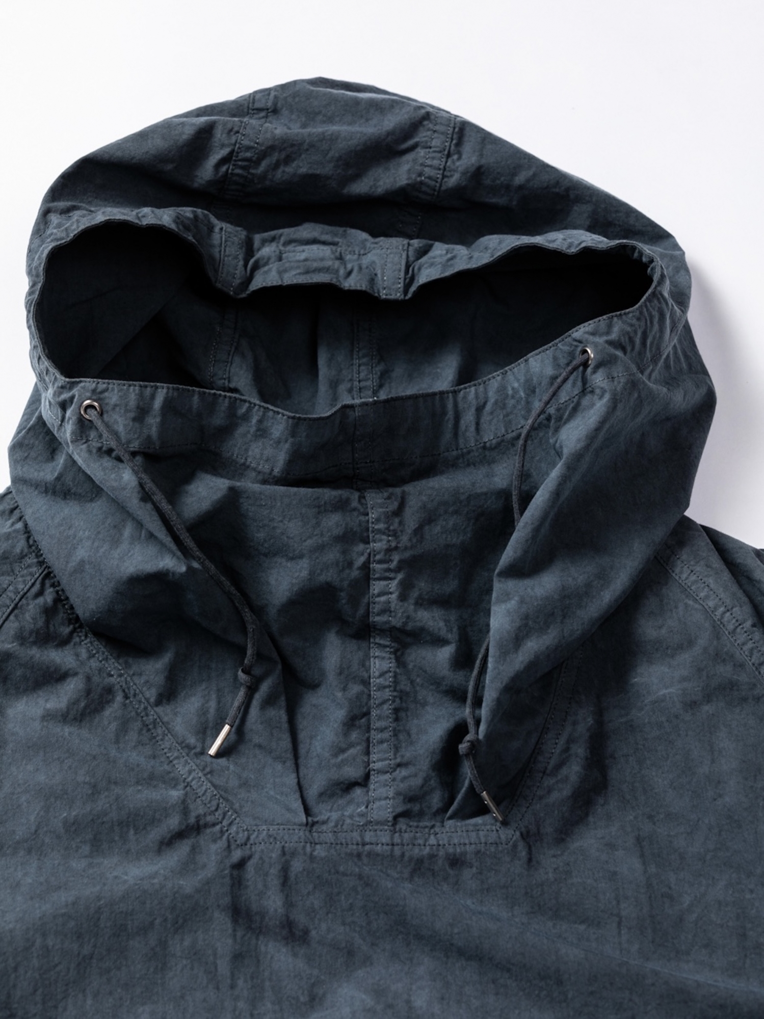 ANACHRONORM OVER DYED ANORAK PULLOVER JACKET / Navy