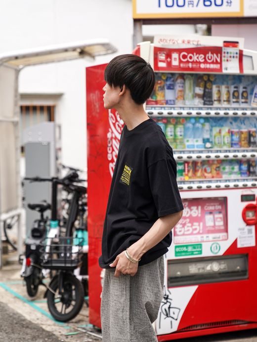 ANACHRONORM STICKER MOTIF PRINTED S/S T-S / Black