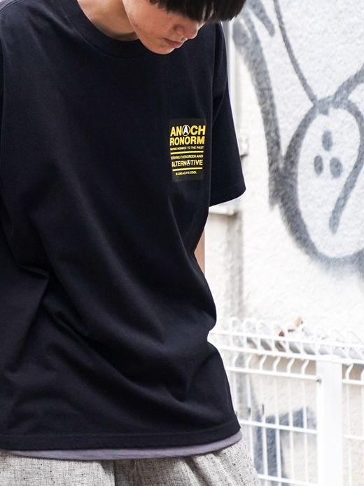 ANACHRONORM STICKER MOTIF PRINTED S/S T-S / Black