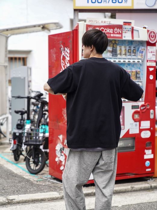 ANACHRONORM STICKER MOTIF PRINTED S/S T-S / Black