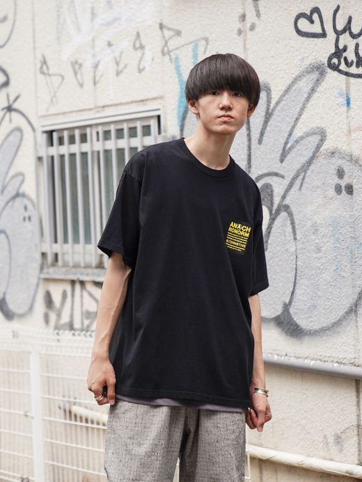 ANACHRONORM STICKER MOTIF PRINTED S/S T-S / Black