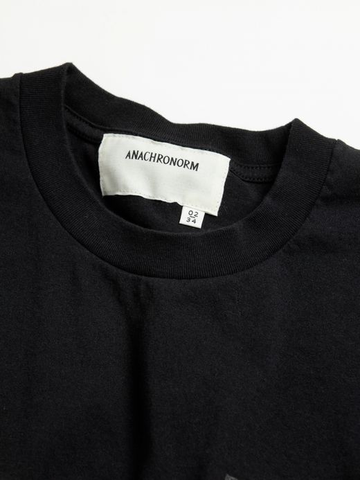 ANACHRONORM STICKER MOTIF PRINTED S/S T-S / Black