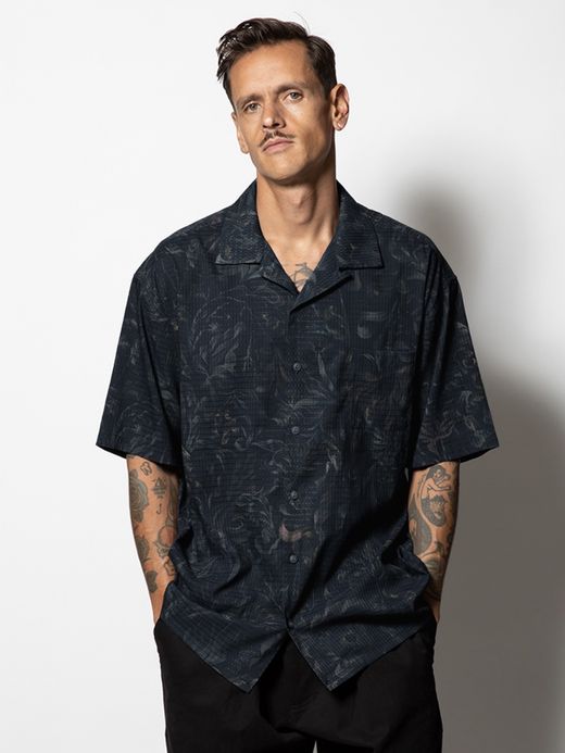 ROARK REVIVAL BLESS UP "NOCTURNAL" S/S WOVEN - COMFORT FIT / Black