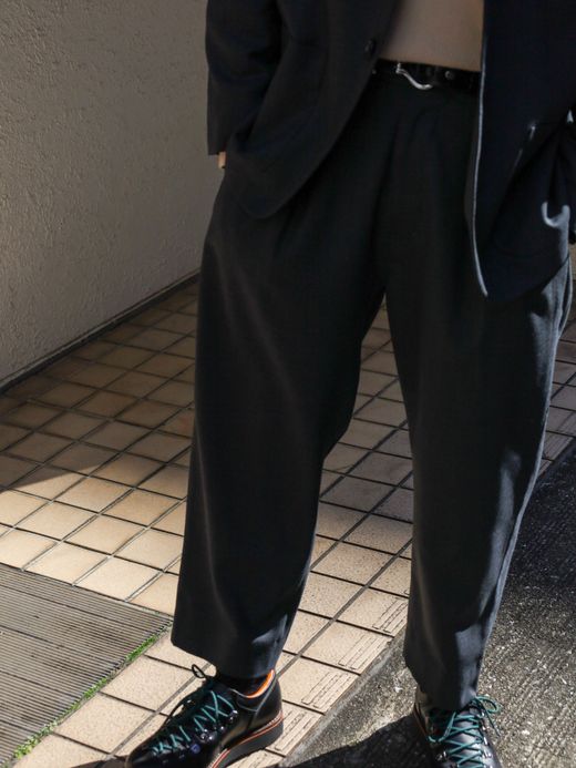 ANACHRONORM SUMMER WOOL TAPERED TROUSERS / Charcoal