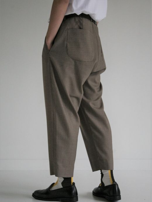 ANACHRONORM SUMMER WOOL TAPERED TROUSERS / Brown