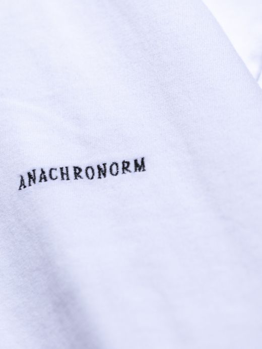 ANACHRONORM STANDARD EMB S/S T-S / White