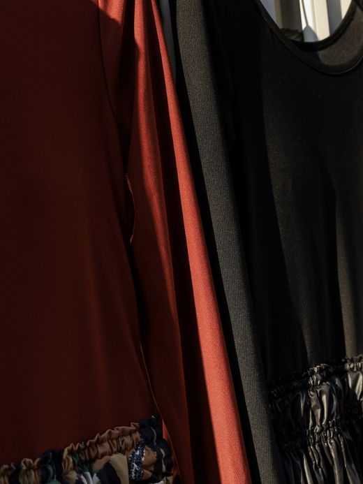 AMBERGLEAM BALLOON HYBRID DRESS / Black