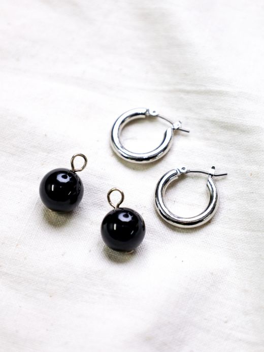 ing BLACK ONYX SILVER HOOP PIERCE / Silver