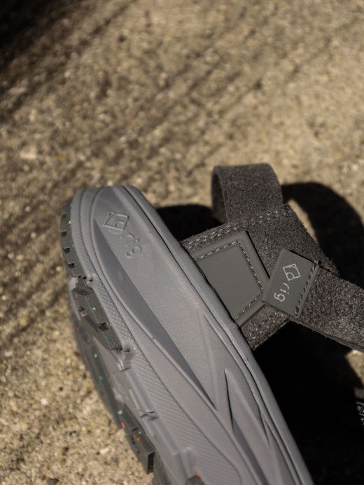 rig MGUU N'V / Charcoal