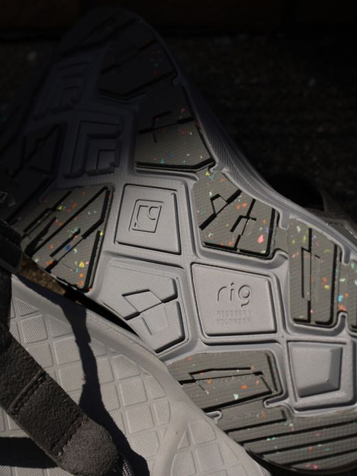 rig MGUU N'V / Charcoal