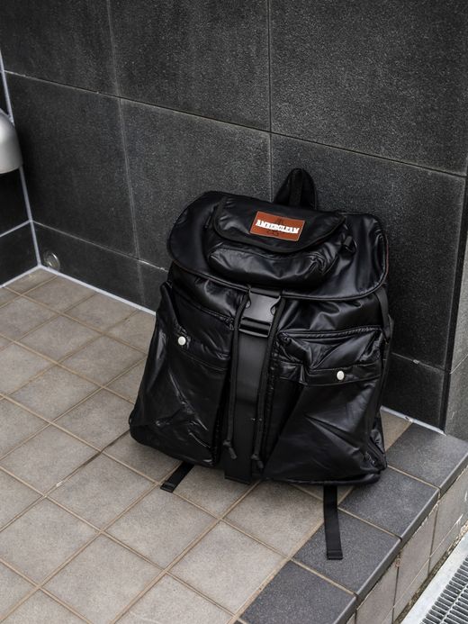 AMBERGLEAM LEATHER TRAVELER'S BACKPACK / Gross black