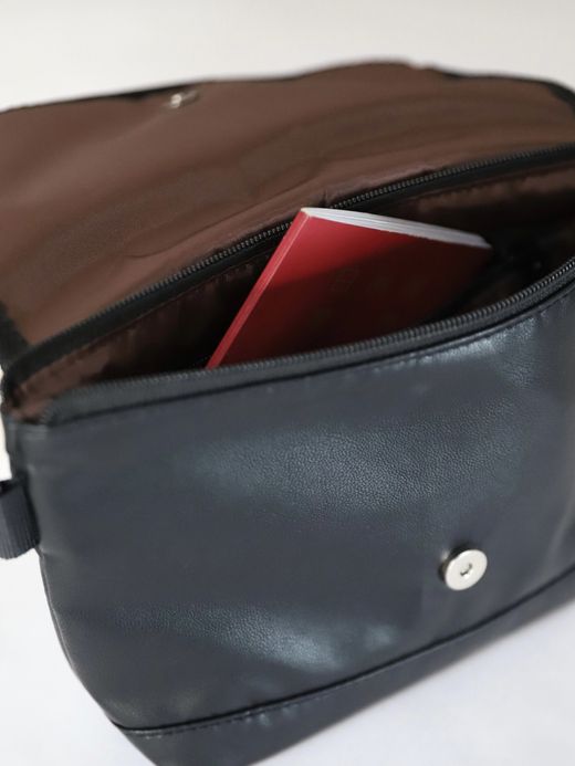 AMBERGLEAM LEATHER TRAVELER'S BACKPACK / Gross black