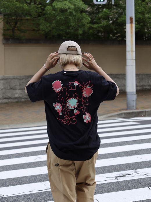 GLOBE DREAMIN' WILD SS TEE / Black