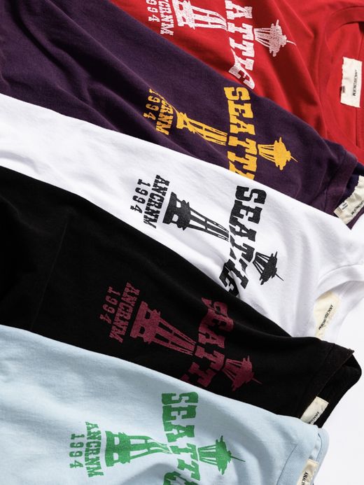 ANACHRONORM SPACE NEEDLE DAMAGED L/S T-S / Red