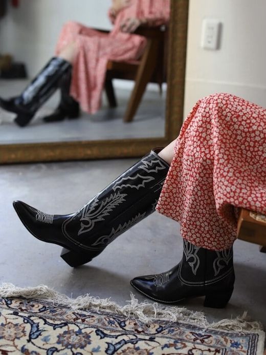 AMBERGLEAM EMBROIDERY LONG WESTERN BOOTS /  Black magic