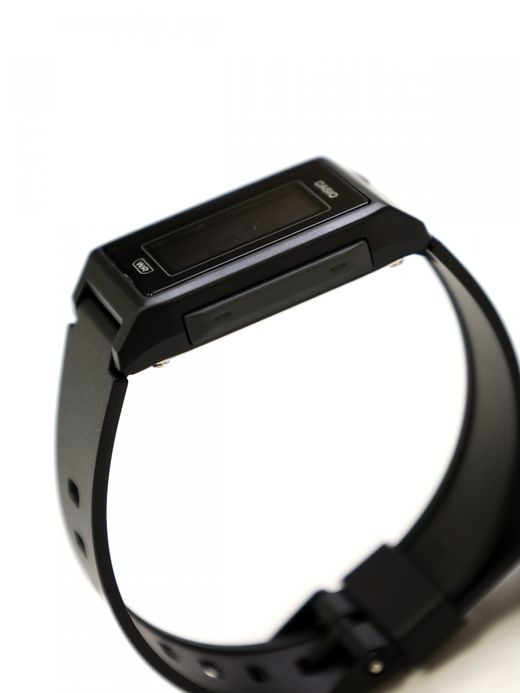 CASIO SLIM DIGITAL WATCH / Black
