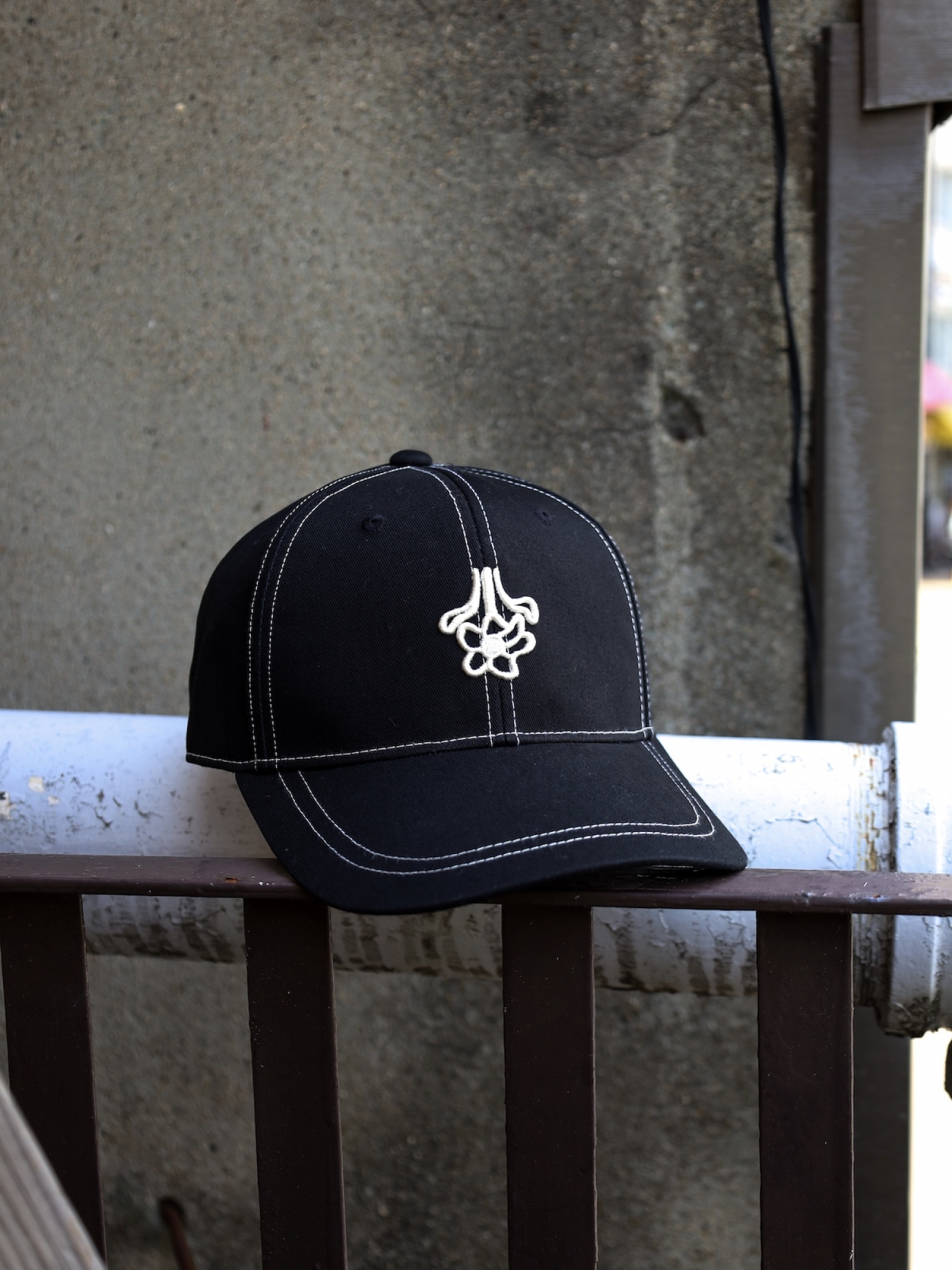 AMBERGLEAM EMBROIDERY LOGO CAP / Black | FLATBUSH（フラット