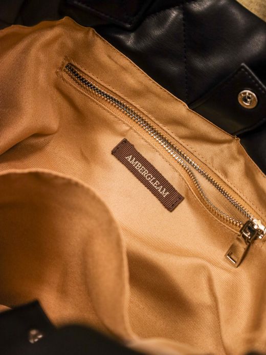 AMBERGLEAM SQUARE QUILTING LEATHER BAG / Black