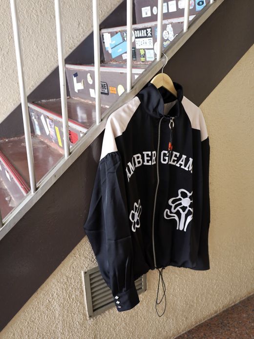 AMBERGLEAM EMBROIDERY SATIN BLOUSON / Black